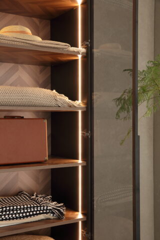 ארון דגם יהלום - 6 דלתות גוון שחור + תאורה