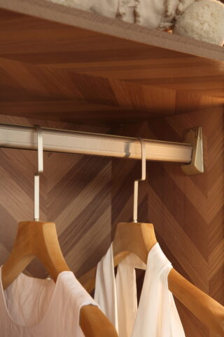 ארון דגם יהלום - 6 דלתות גוון שחור + תאורה