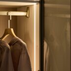 ארון דגם שירן - 6 דלתות סהרה גב בגוון עץ + תאורה