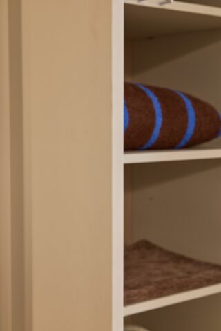 ארון דגם שירן - 6 דלתות סהרה גב בגוון עץ + תאורה