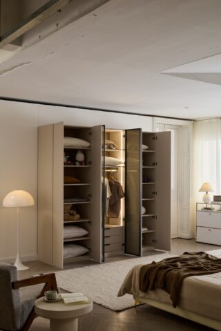 ארון דגם שירן - 6 דלתות סהרה גב בגוון עץ + תאורה