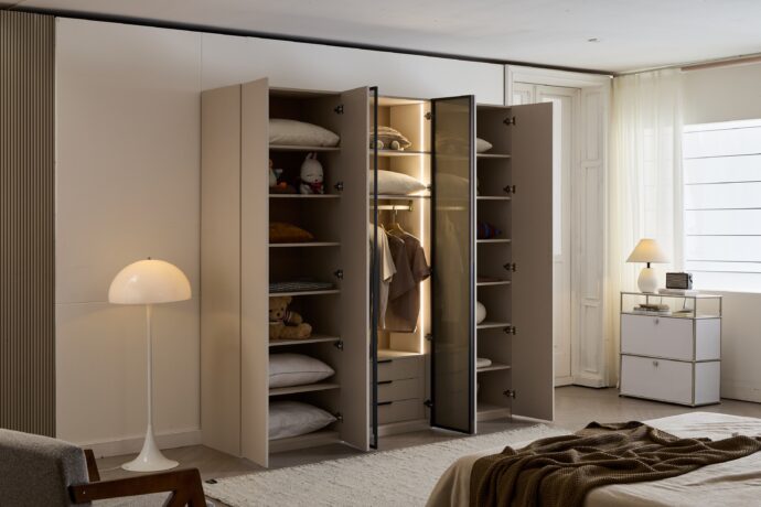 ארון דגם שירן - 6 דלתות סהרה גב בגוון עץ + תאורה