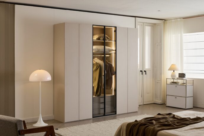 ארון דגם שירן - 6 דלתות סהרה גב בגוון עץ + תאורה