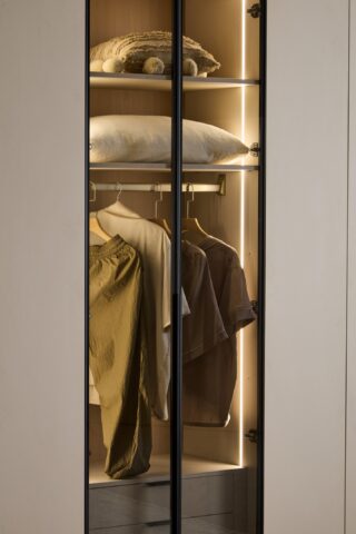 ארון דגם שירן - 6 דלתות סהרה גב בגוון עץ + תאורה