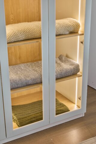 ארון דגם גלעד - 6 דלתות גוון שמנת + תאורה