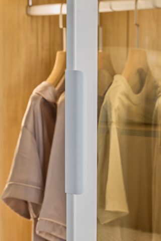 ארון דגם גלעד - 6 דלתות גוון שמנת + תאורה