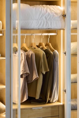 ארון דגם גלעד - 6 דלתות גוון שמנת + תאורה