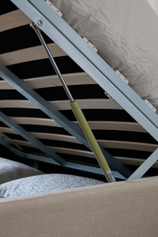 מיטה דגם מדריד – שמנת + ארגז מצעים ומזרן מתנה