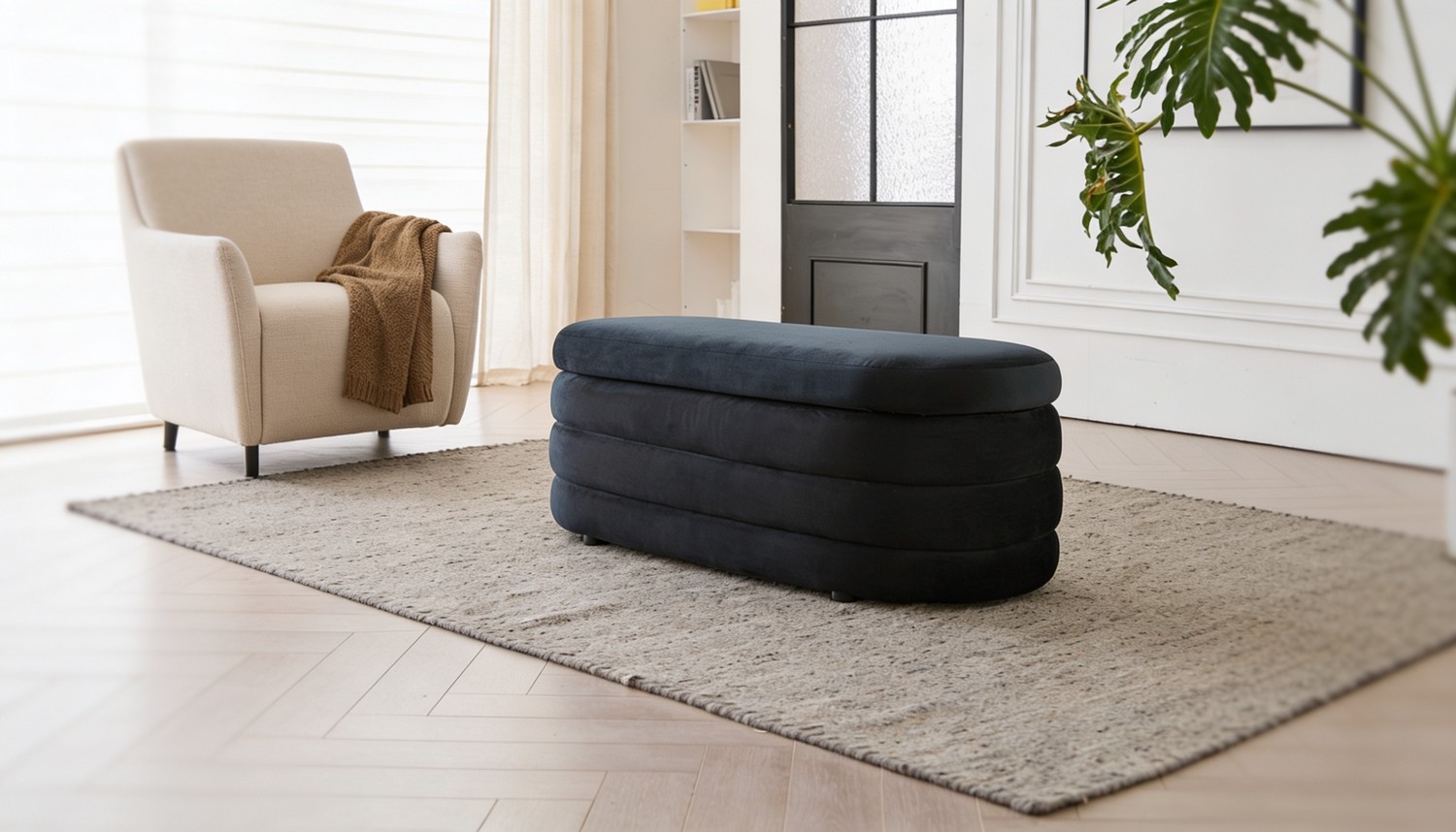 הדום מדריד בגוון שחור בד קטיפה