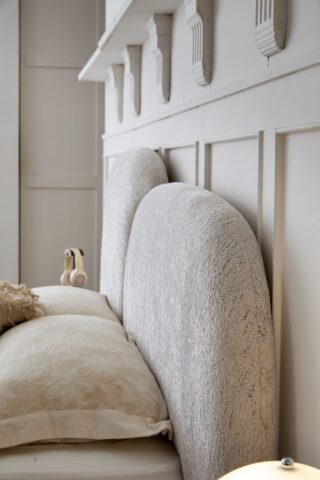 מיטה דגם רוני - שמנת בוקלה + מזרן במתנה