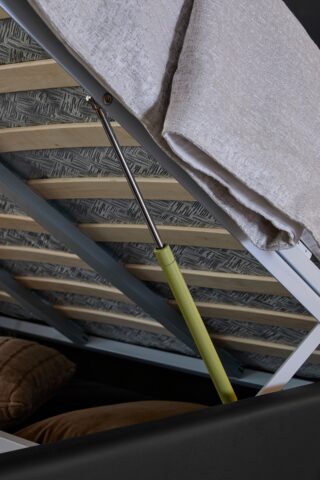 מיטה דגם לונדון – שחור + ארגז מצעים ומזרן מתנה