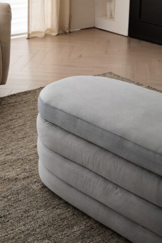 הדום מדריד בגוון אפור בד קטיפה