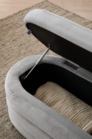 הדום מדריד בגוון אפור בד קטיפה