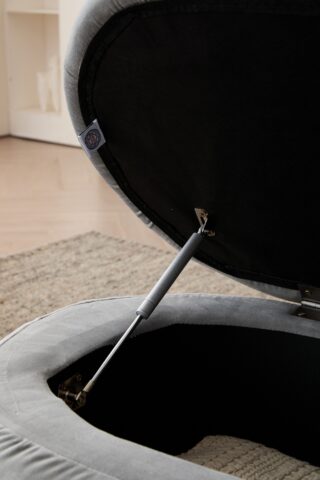 הדום מדריד בגוון אפור בד קטיפה