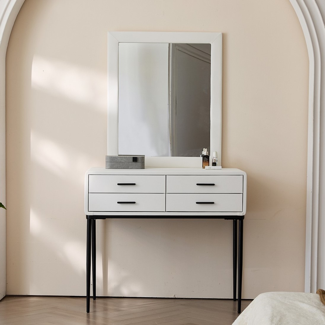 קומודה דגם נהוראי גוון לבן קומודה דגם נהוראי גוון לבן