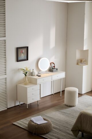 קומודה ומראה דגם רוז לבן