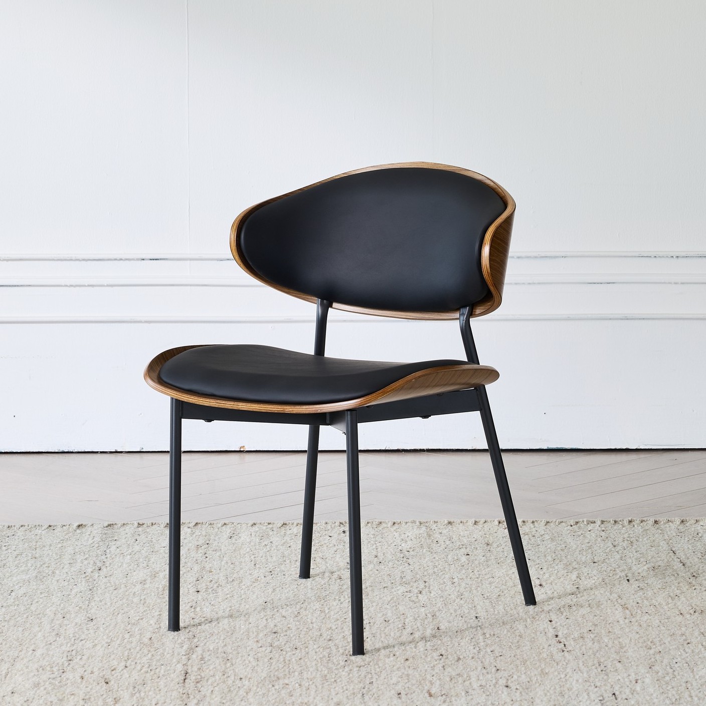 כיסא דגם אורבן שחור