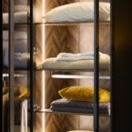 ארון דגם גלעד - 4 דלתות גוון שחור + תאורה