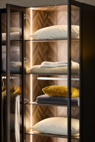 ארון דגם גלעד - 4 דלתות גוון שחור + תאורה