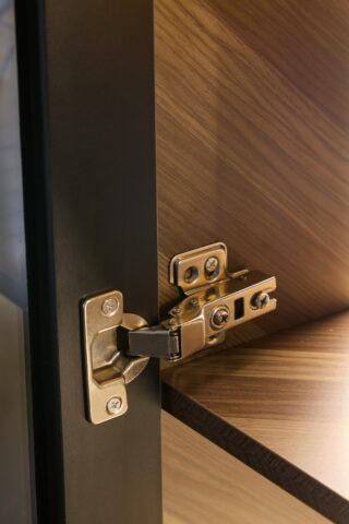 ארון דגם גלעד - 4 דלתות גוון שחור + תאורה