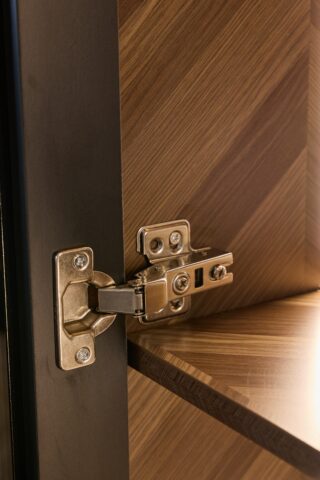 ארון דגם גלעד - 6 דלתות גוון שחור + תאורה