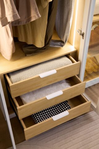 ארון דגם גלעד - 4 דלתות גוון שמנת + תאורה