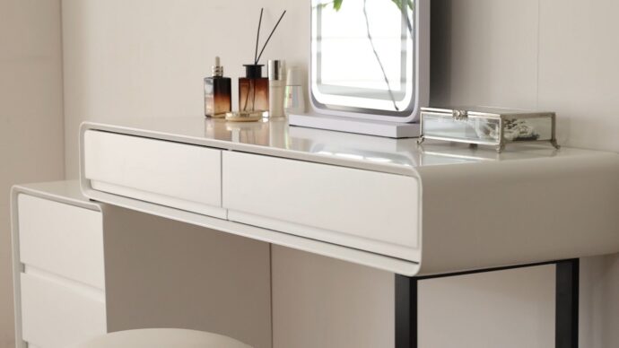 קומודה ומראה דגם סתיו