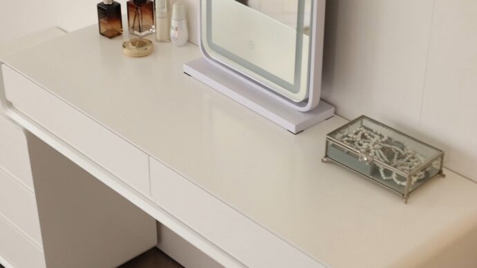 קומודה ומראה דגם סתיו