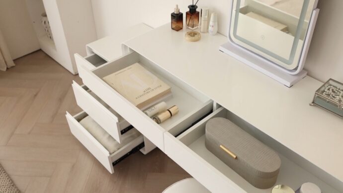 קומודה ומראה דגם סתיו