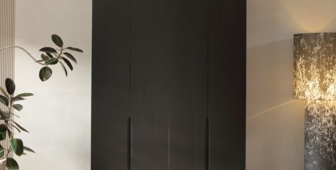 ארון דגם רן - 4 דלתות גוון שחור