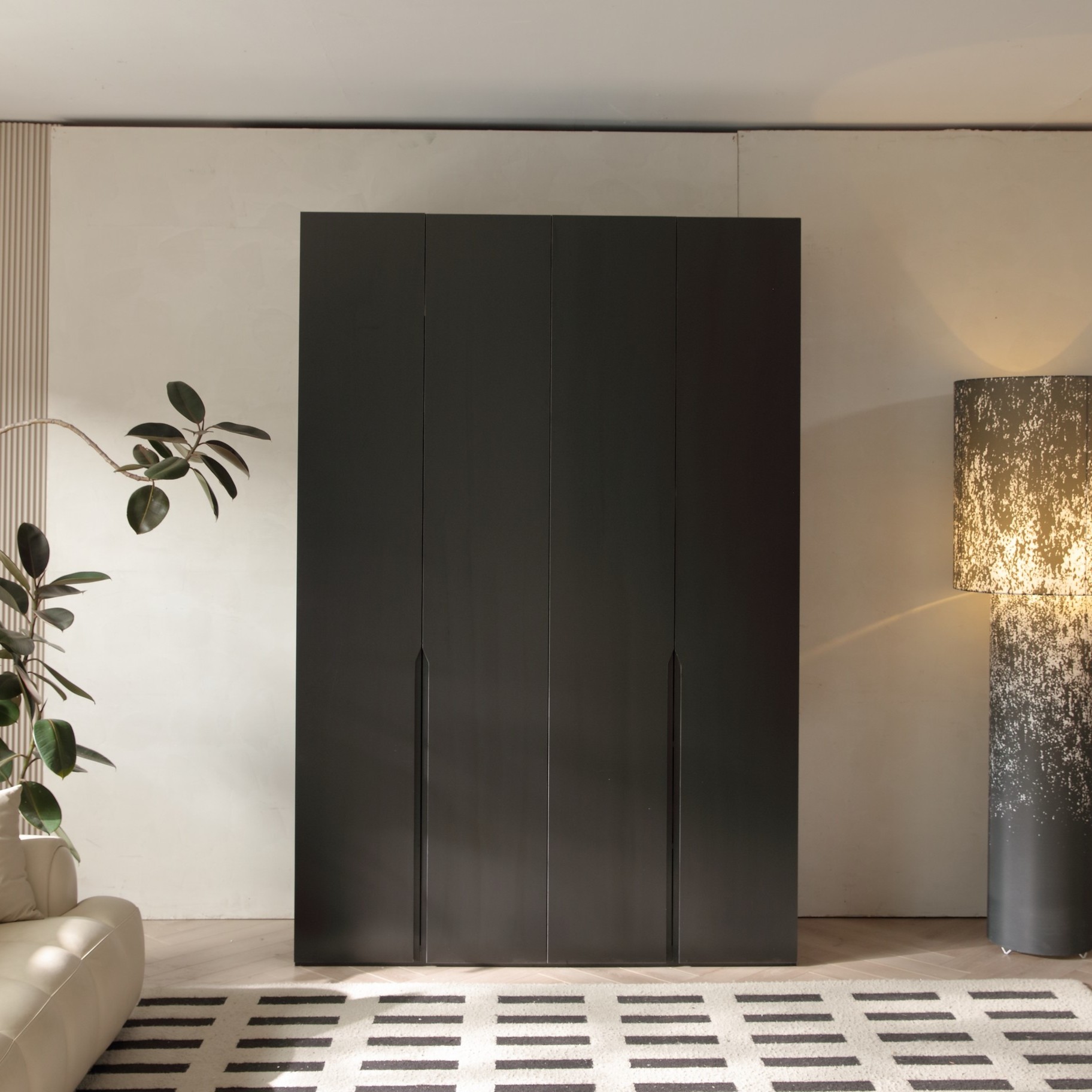 ארון דגם רן - 4 דלתות גוון שחור