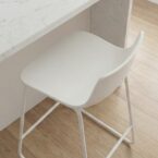 כיסא בר דגם עדי לבן