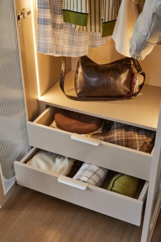 ארון דגם דניאל - 6 דלתות גוון סהרה + תאורה