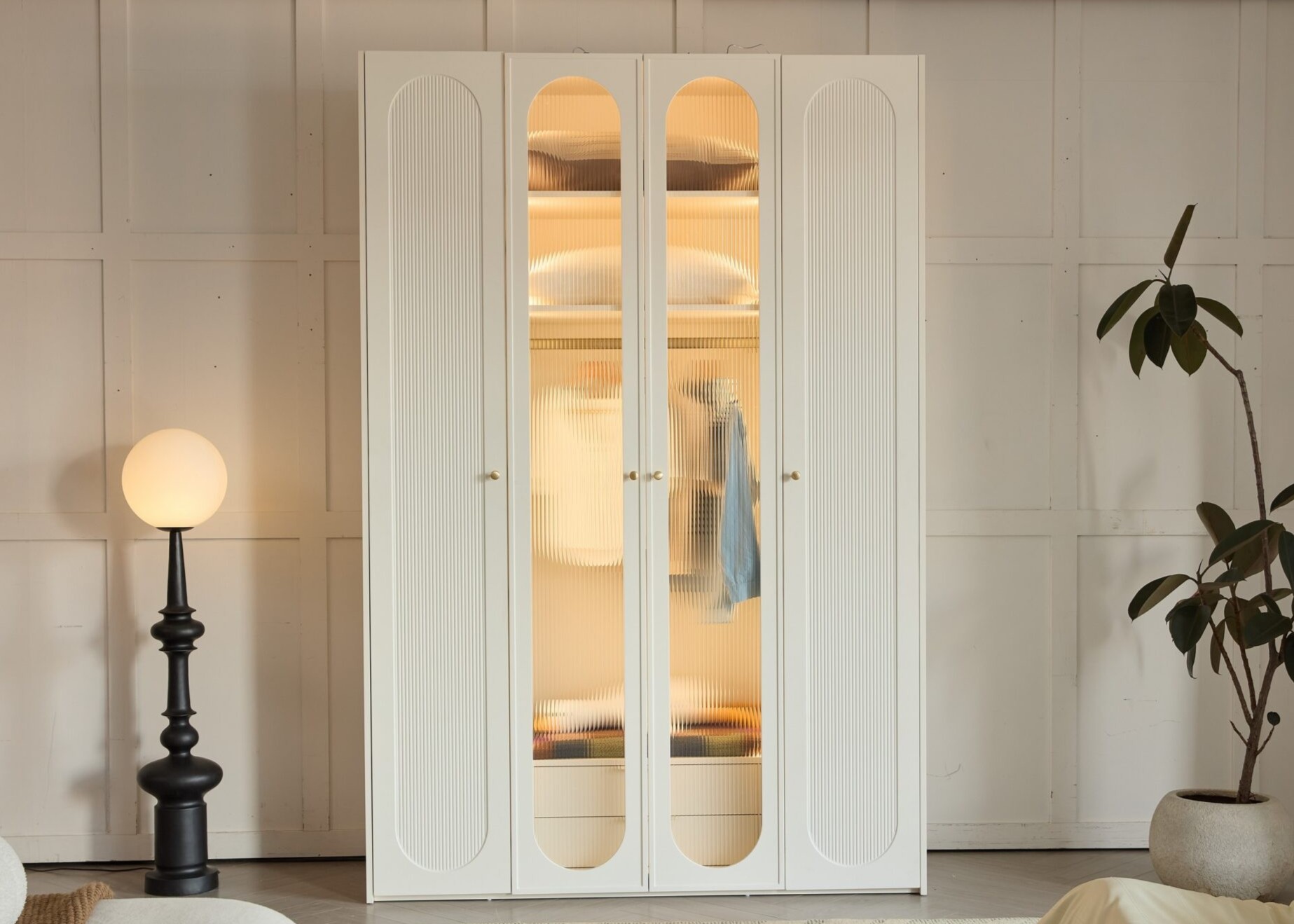 ארון דגם דניאל - 4 דלתות גוון שמנת + תאורה