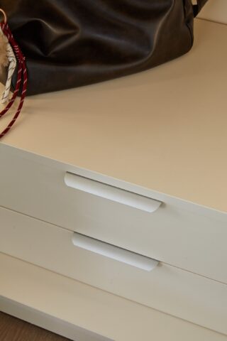 ארון דגם דניאל - 6 דלתות גוון שמנת + תאורה