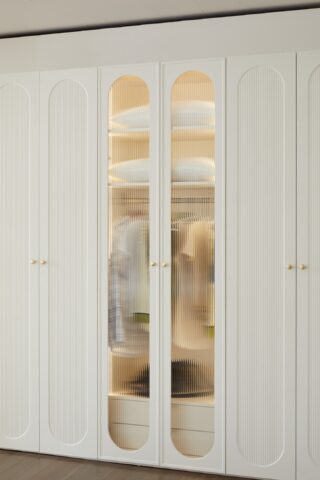 ארון דגם דניאל - 6 דלתות גוון שמנת + תאורה