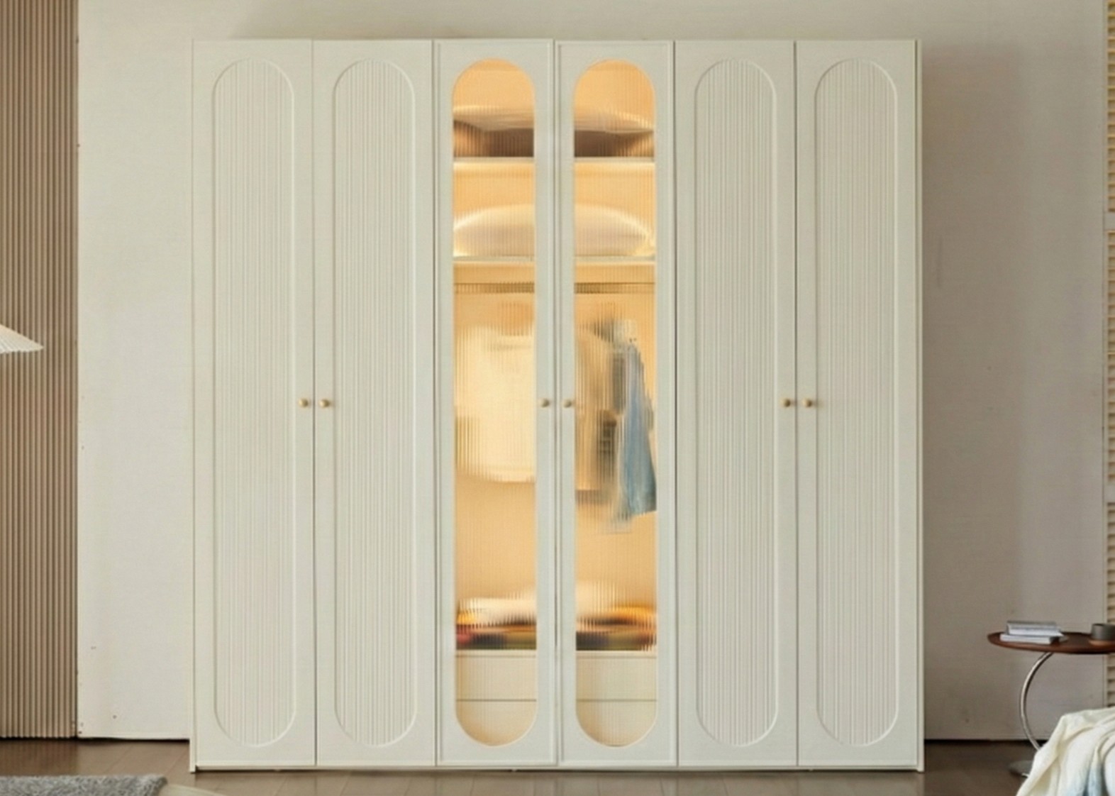 ארון דגם דניאל - 6 דלתות גוון שמנת + תאורה