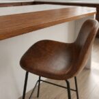 כיסא בר דגם אטלס חום דמוי עור