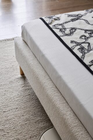 מיטה דגם בייסיק - שמנת בד טדי + מזרן מתנה