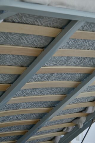 מיטה דגם הילה - שמנת בד טדי + ארגז מצעים ומזרן מתנה