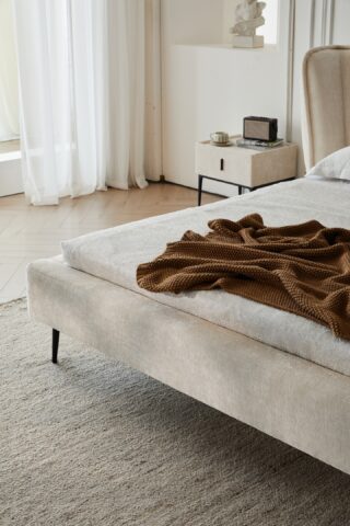 מיטה דגם מונאקו בגוון שמנת + מזרן מתנה