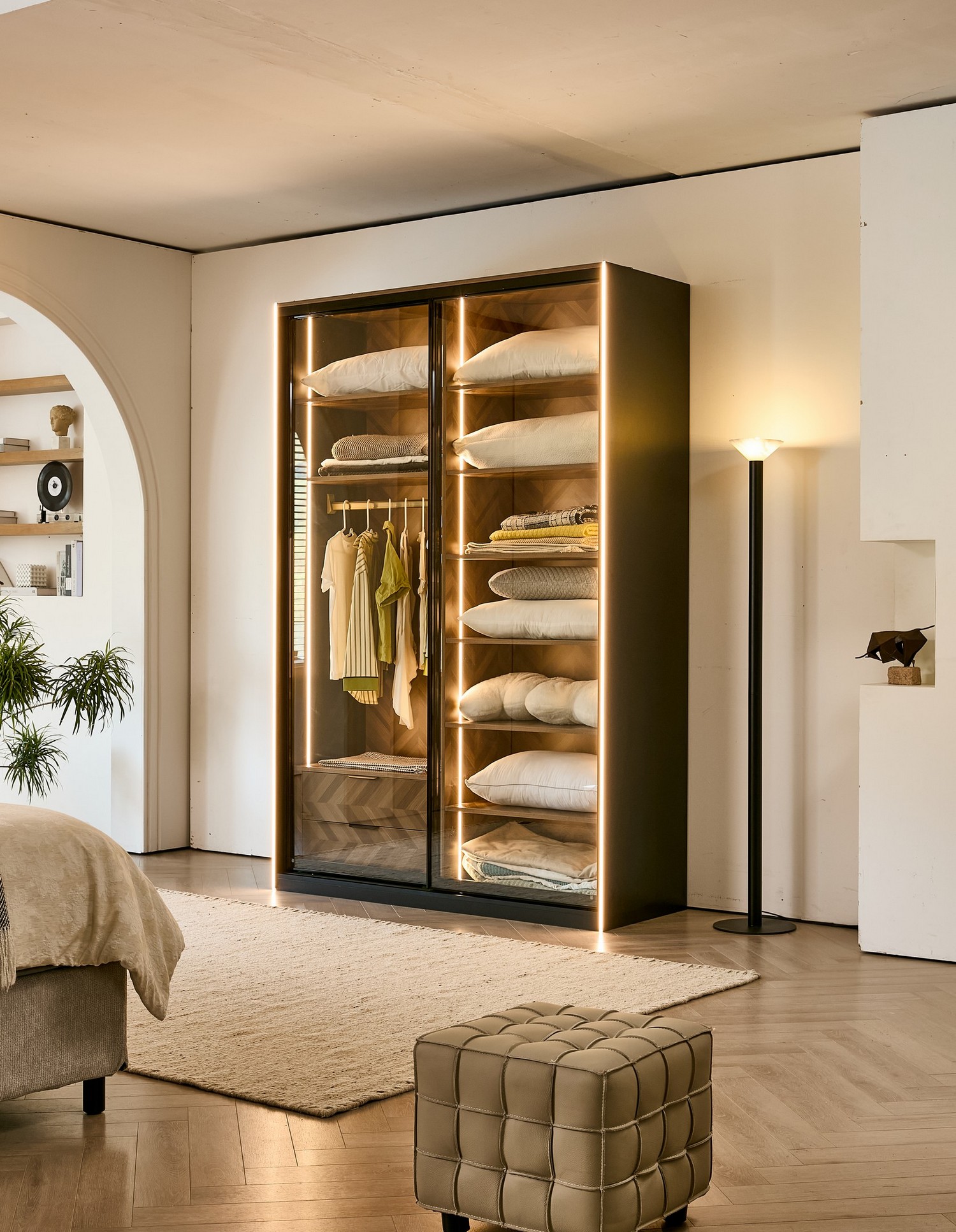 ארון הזזה דגם לין 2 דלתות בגוון שחור 160/240