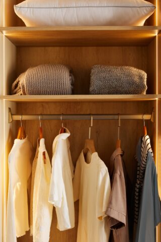 ארון הזזה דגם לין 2 דלתות בגוון שמנת 160/240