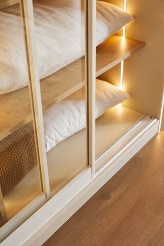 ארון הזזה דגם לין 2 דלתות בגוון שמנת 160/240