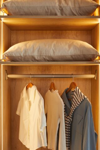 ארון הזזה דגם לין 2 דלתות בגוון שמנת 240/240