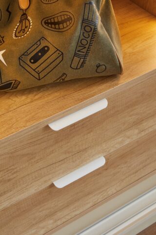 ארון הזזה דגם לין 2 דלתות בגוון שמנת 240/240