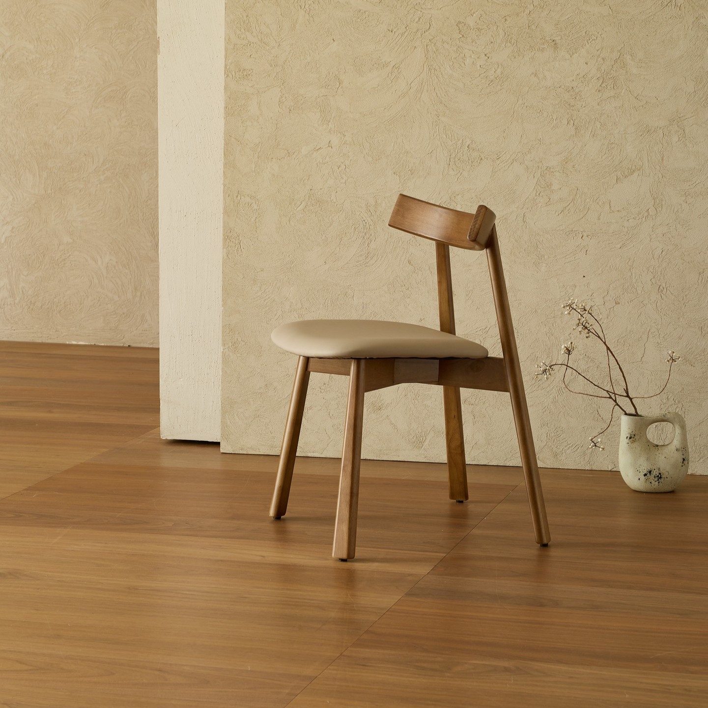 כיסא דגם ניל גוון אלון