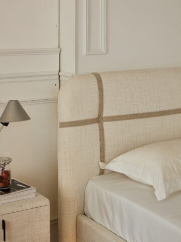 מיטה דגם פראג - שמנת FABRIC + מזרן מתנה