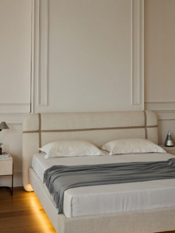 מיטה דגם פראג - שמנת FABRIC + מזרן מתנה