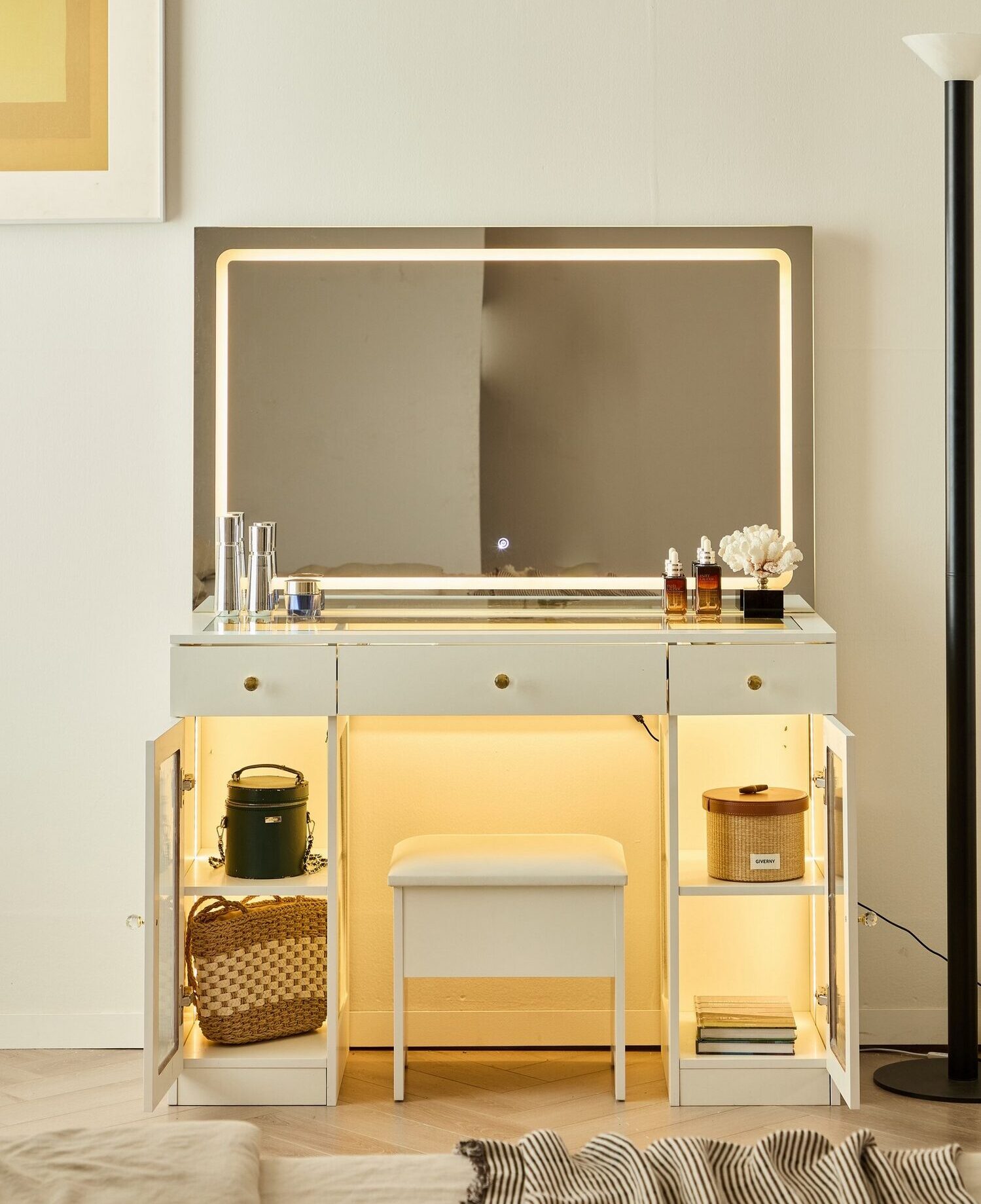 קומודה ומראה דגם אורן